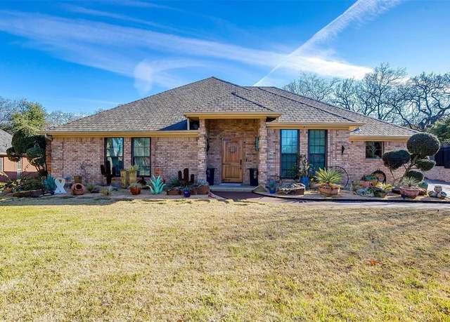 Property at 112 Silver Ridge Ct, Burleson, TX 76028, 3 beds, 2.5 baths