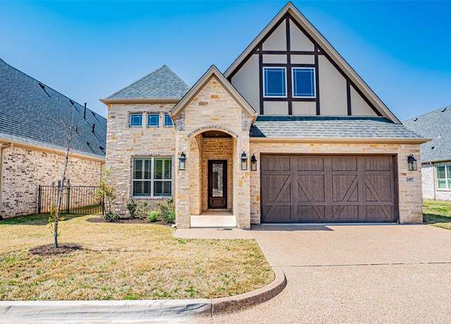 Property at 2407 Vineyard Dr, Granbury, TX 76048, 3 beds, 3 baths