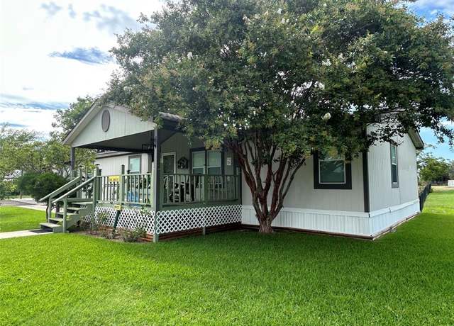 Property at 506 W Second St W, Goldthwaite, TX 76844, 4 beds, 3 baths