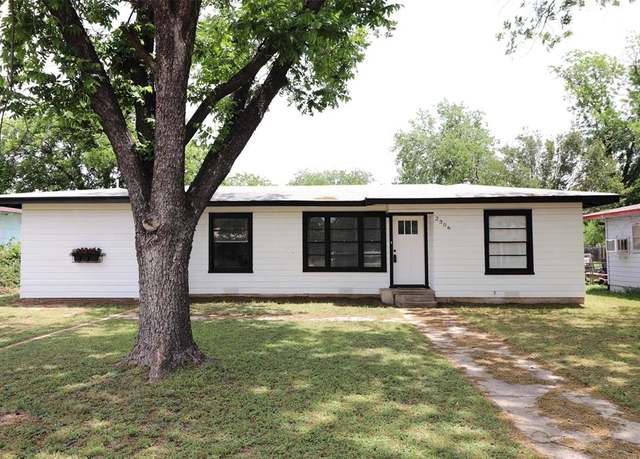 Property at 2306 Southside Dr, Brownwood, TX 76801, 4 beds, 3 baths