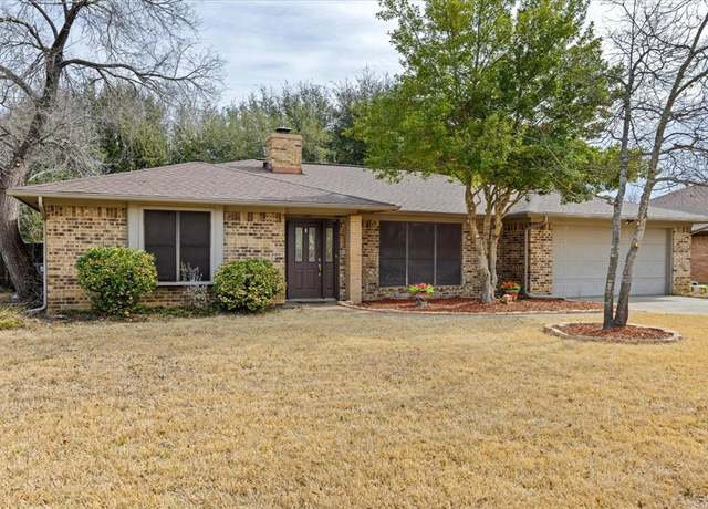 Property at 1107 Dove Hollow Rd, Granbury, TX 76048, 3 beds, 2 baths