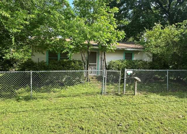 Property at 801 S Rogers St, Waxahachie, TX 75165, 2 beds, 1 bath