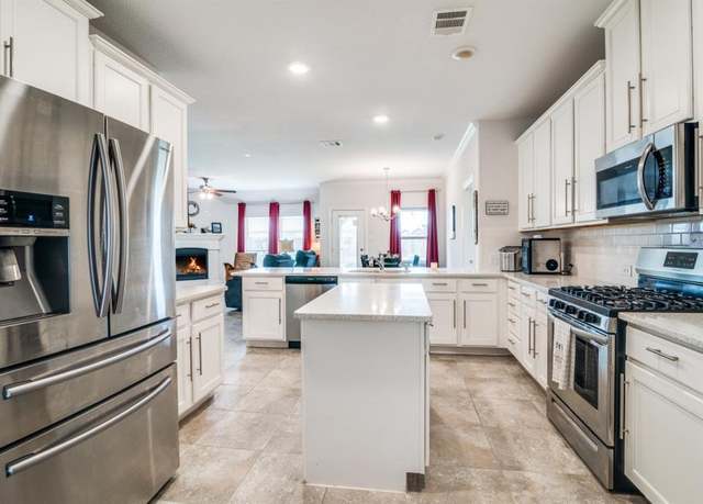 Property at 324 Jefferson Ln, Fate, TX 75189, 3 beds, 2 baths