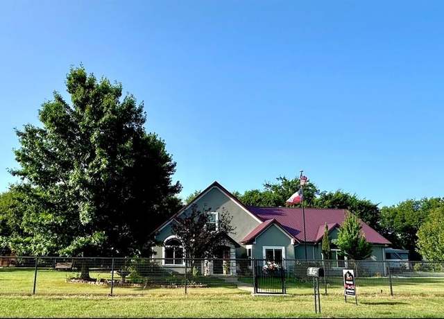 Property at 8215 Canja Dr, Fort Worth, TX 76126, 3 beds, 2 baths