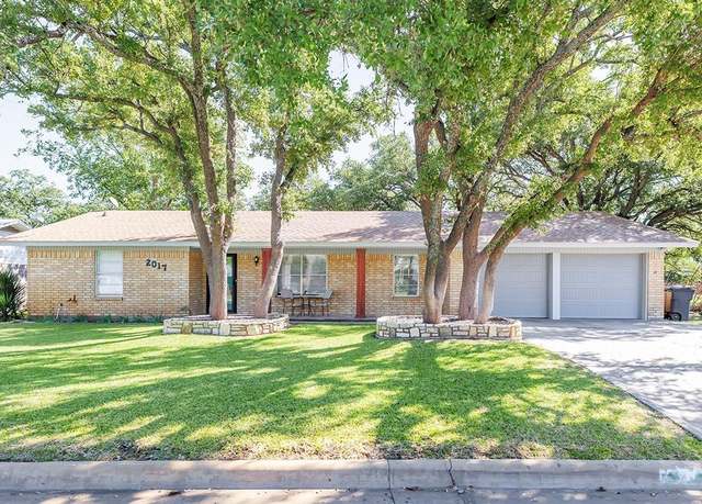 Property at 2017 High, Brady, TX 76825, 3 beds, 2 baths