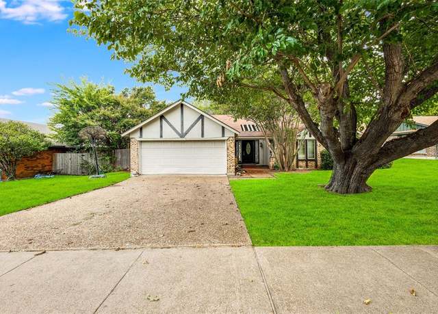 Property at 105 Lakeway Dr, Benbrook, TX 76126, 3 beds, 2 baths