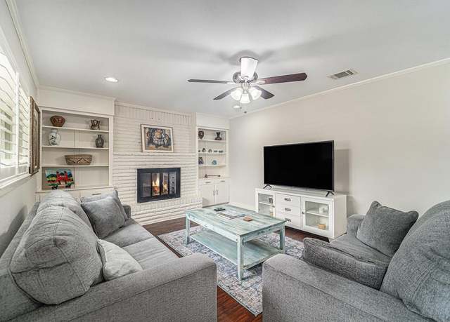 Property at 5816 Whitman Ave, Fort Worth, TX 76133, 4 beds, 2 baths