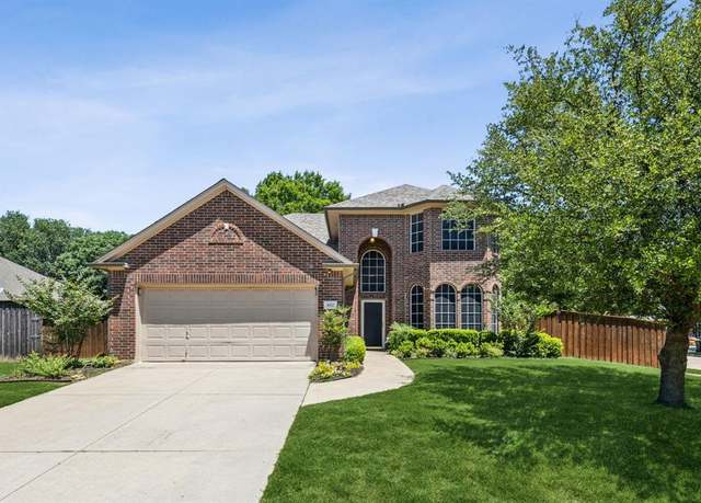 Property at 102 Pinion Dr, Euless, TX 76039, 4 beds, 2.5 baths