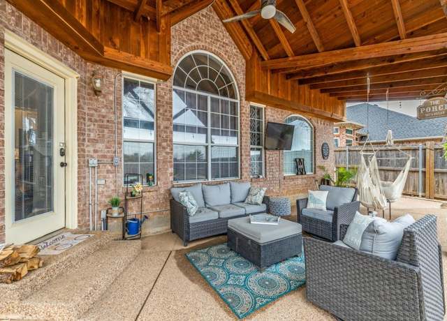 Property at 5611 Memorial, Arlington, TX 76017, 4 beds, 2.5 baths