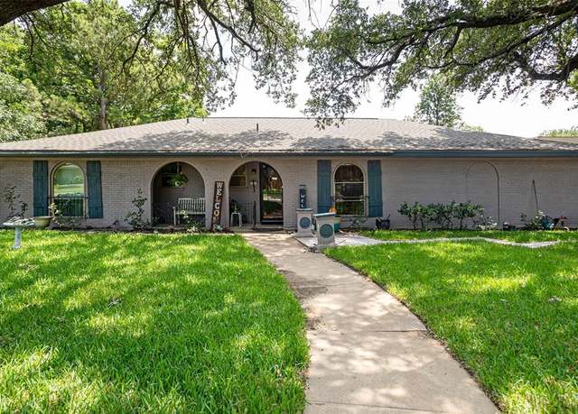 Property at 1229 Surry Place Dr, Cleburne, TX 76033, 3 beds, 2 baths