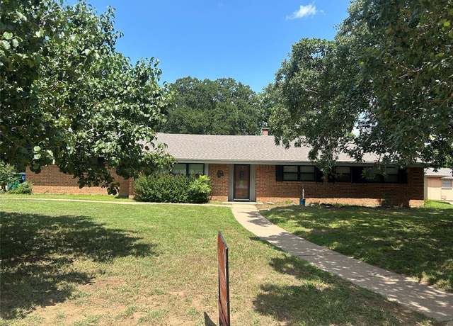 Property at 1103 Rolling Hills Dr S, Graham, TX 76450, 4 beds, 2.5 baths