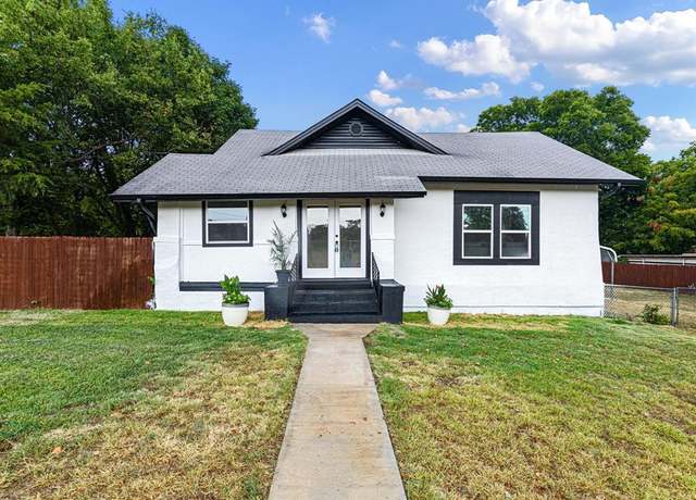 Property at 611 Cherry St, Bowie, TX 76230, 4 beds, 2 baths