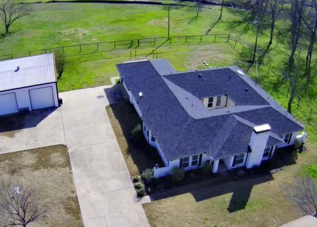 Property at 1301 Davis Ln, Terrell, TX 75160, 3 beds, 2.5 baths