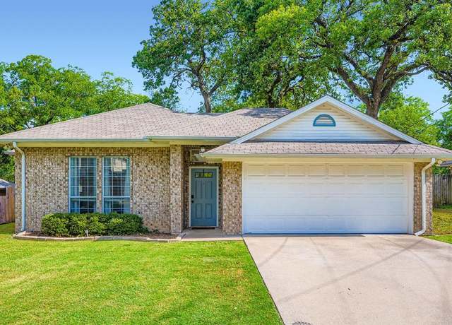 Property at 405 W Spring St, Weatherford, TX 76086, 3 beds, 2 baths