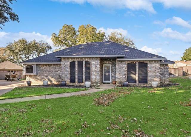 Property at 1417 Bayou Rd, Grapevine, TX 76051, 3 beds, 2 baths