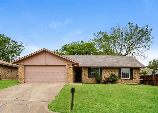 Property at 6816 Westcreek Dr, Fort Worth, TX 76133, 3 beds, 2 baths