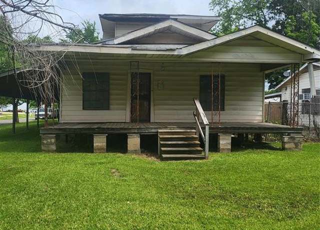 Property at 1724 Dickinson St, Shreveport, LA 71103, 3 beds, 2 baths