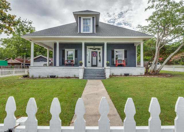 Property at 902 S Waco St, Weatherford, TX 76086, 5 beds, 2.5 baths