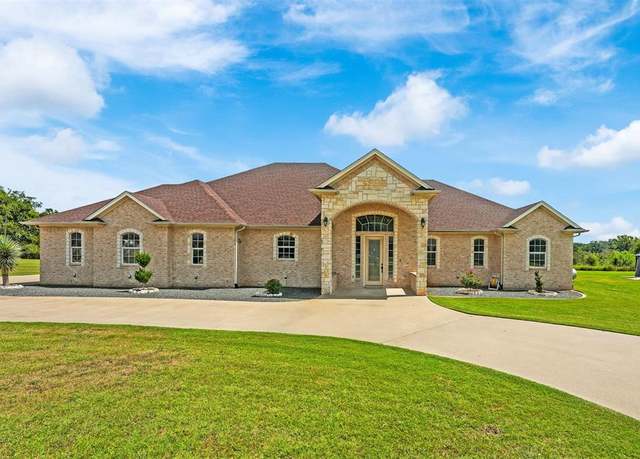 Property at 3203 Walnut Creek Pkwy, Granbury, TX 76049, 5 beds, 3.5 baths
