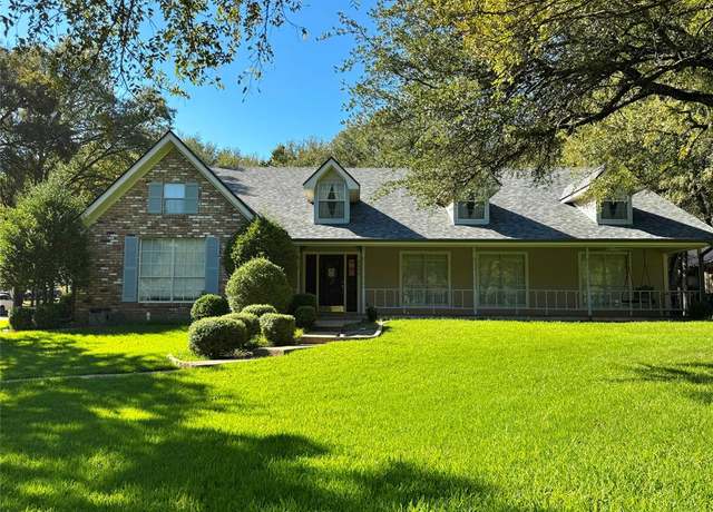 Property at 8009 Ravenswood Rd, Granbury, TX 76049, 3 beds, 2 baths