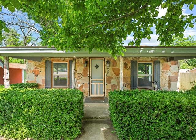 Property at 905 S Lamar St, Weatherford, TX 76086, 2 beds, 2 baths