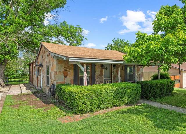 Property at 905 S Lamar St, Weatherford, TX 76086, 2 beds, 2 baths