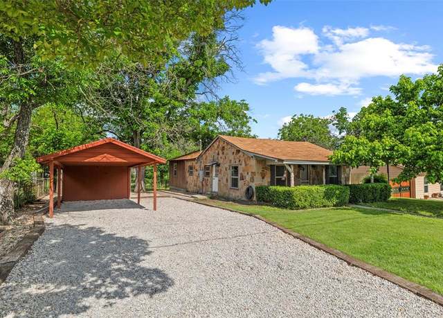 Property at 905 S Lamar St, Weatherford, TX 76086, 2 beds, 2 baths