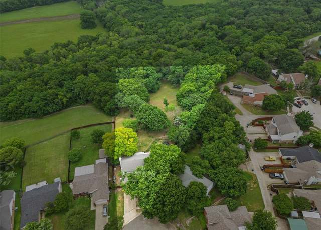 Property at 2006 Country Oaks Dr, Garland, TX 75040, 4 beds, 2.5 baths