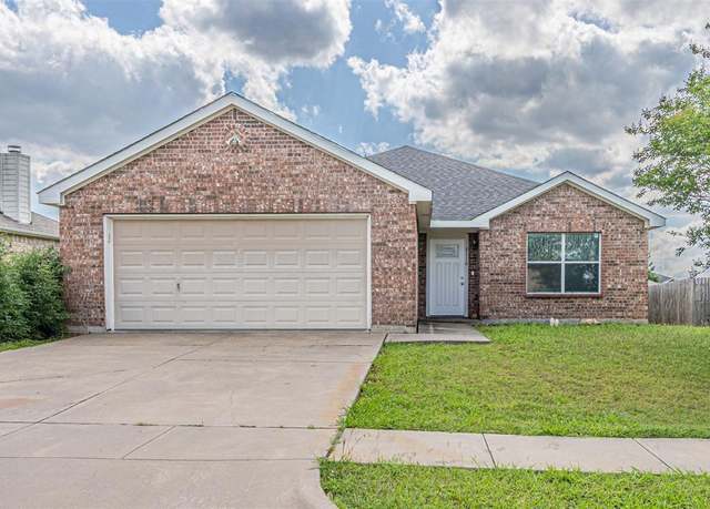 Property at 8110 Macgregor Dr, Arlington, TX 76002, 3 beds, 2 baths