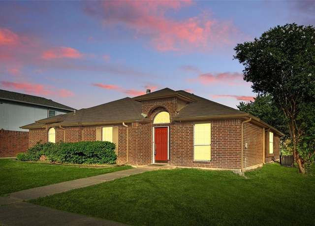 Property at 2220 Waterway Dr, Mesquite, TX 75181, 3 beds, 2 baths
