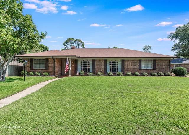 Property at 6214 Gaylyn Dr, Shreveport, LA 71105, 4 beds, 2.5 baths