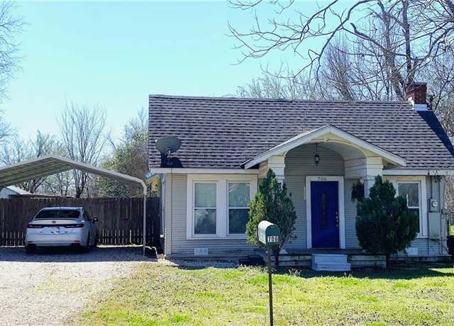 Property at 706 W Navasota St, Groesbeck, TX 76642, 2 beds, 1 bath