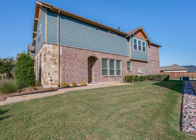 Property at 4611 Smokey Quartz Ln, Arlington, TX 76005, 3 beds, 2.5 baths