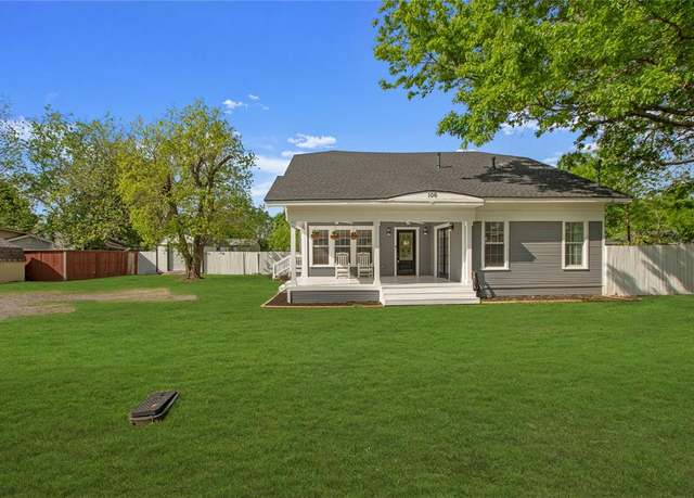 Property at 106 Poplar St, Waxahachie, TX 75165, 6 beds, 4 baths