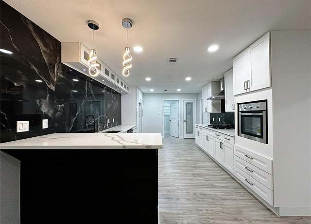 Property at 2313 Yorkshire St, Denton, TX 76209, 3 beds, 2 baths