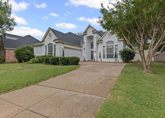 Property at 2114 Hunter Place Ln, Arlington, TX 76006, 3 beds, 2.5 baths