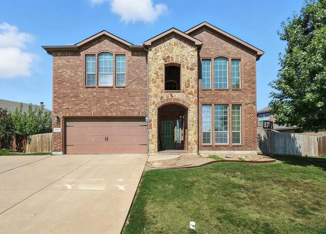 Property at 10861 Middleglen Rd, Fort Worth, TX 76052, 4 beds, 3 baths