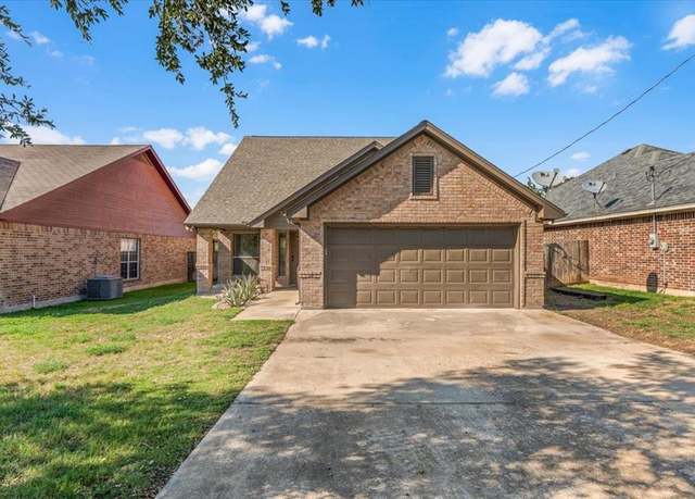 Property at 1012 Keechi St, Weatherford, TX 76086, 3 beds, 2 baths