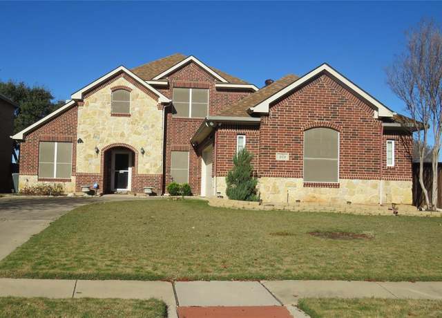 Property at 313 Hidden Lake Ct, Burleson, TX 76028, 4 beds, 3 baths