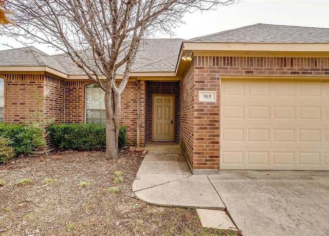 Property at 969 Marcia Ln, Burleson, TX 76028, 3 beds, 2 baths
