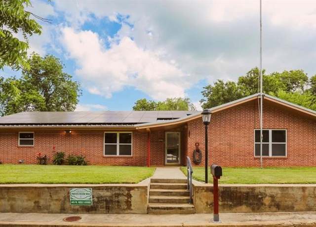 Property at 405 W Neely Ave, Comanche, TX 76442, 4 beds, 3 baths