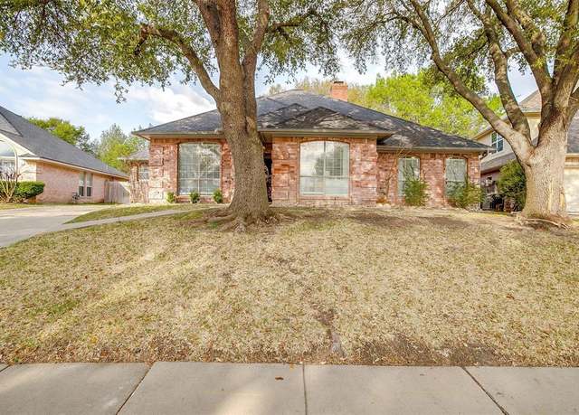 Property at 10264 Fieldcrest Dr, Benbrook, TX 76126, 3 beds, 2 baths