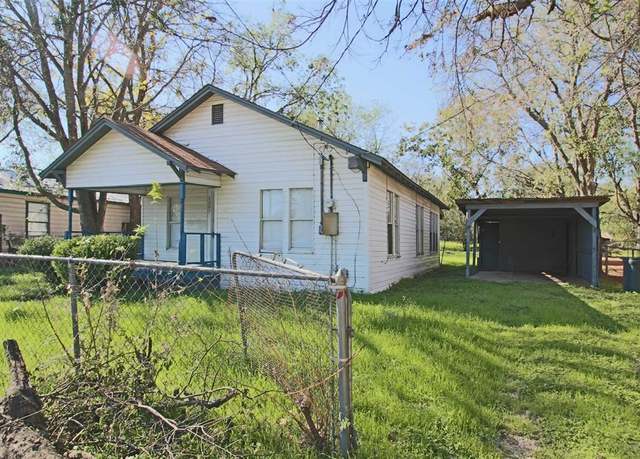 Property at 1307 Joslin St, Cleburne, TX 76033, 3 beds, 1 bath