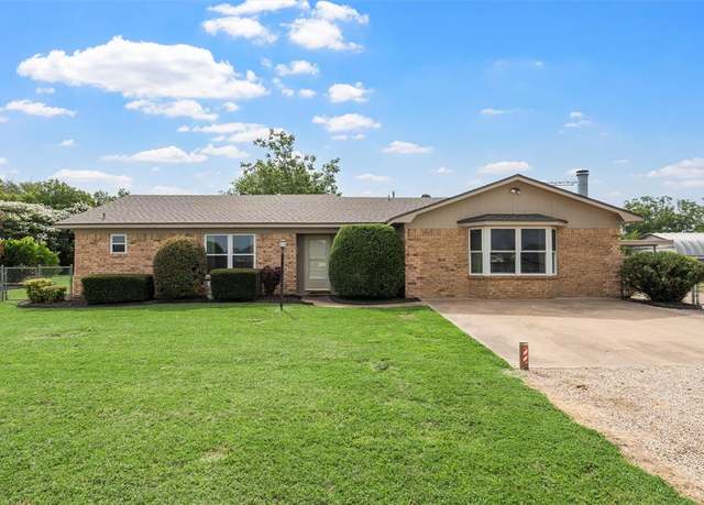Property at 802 S Old Temple Rd, Hewitt, TX 76643, 3 beds, 2 baths