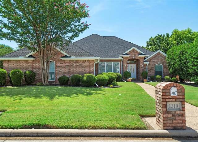 Property at 1310 Brittany Ln, Mansfield, TX 76063, 3 beds, 2.5 baths