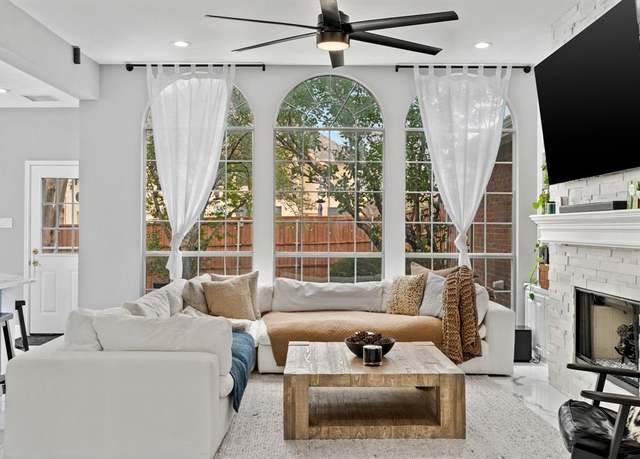 Property at 4616 Ridgepointe Dr, The Colony, TX 75056, 4 beds, 3.5 baths