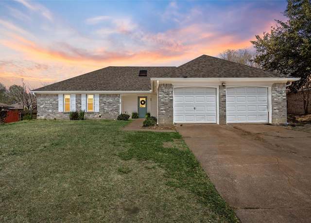 Property at 83 Delmore Dr, Hillsboro, TX 76645, 3 beds, 2 baths