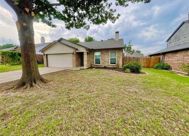 Property at 1711 Oxford Dr, Mansfield, TX 76063, 3 beds, 2 baths