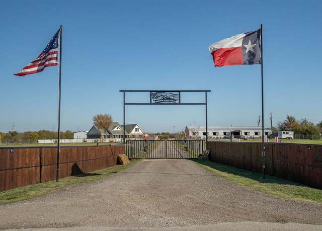 Property at 4574 Masch Branch Rd, Krum, TX 76266, 3 beds, 2.5 baths