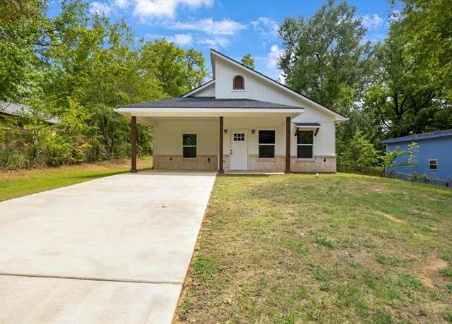 Property at 1610 W Barrett St, Tyler, TX 75702, 3 beds, 2 baths